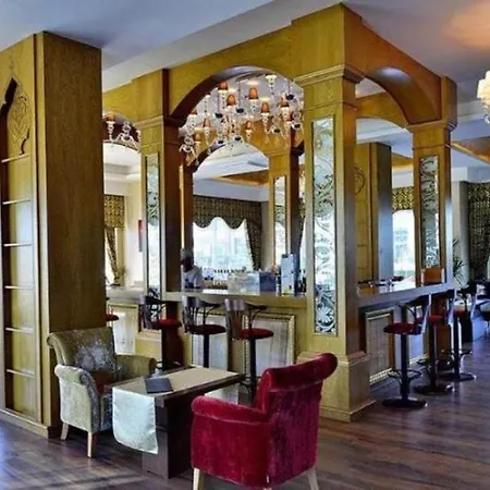 Azura Park Apartment *