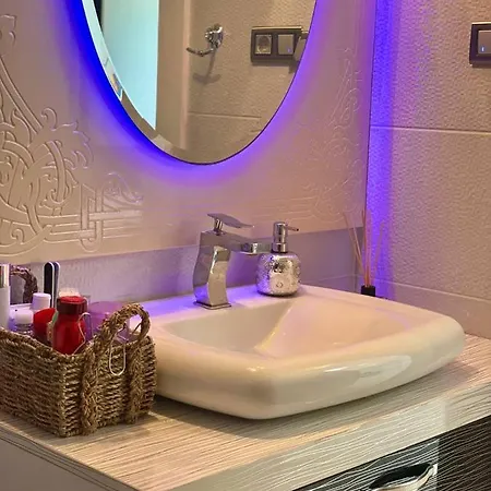 Azura Park Apartment *