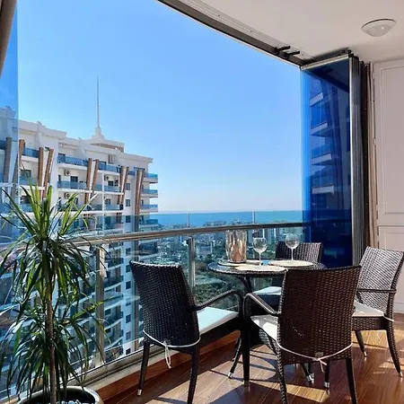 Azura Park Apartment *